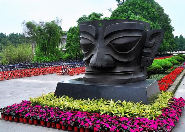 三星堆民间收藏有一件“猪婆龙立人”，专家说：它有可能是赝品