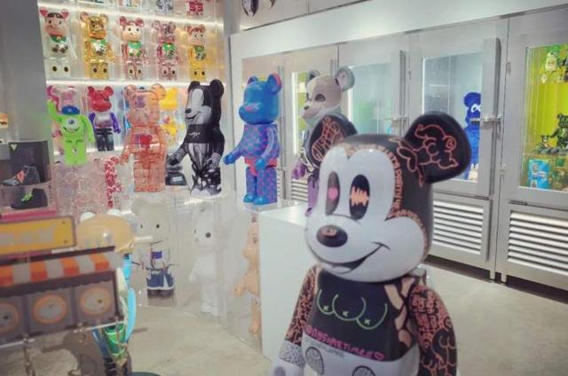 关于一只潮玩熊的内幕：潮流、收藏与炒作之间的一线之隔