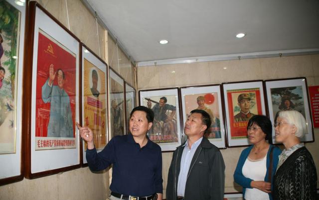 收藏家何明辉的70年代文化收藏情怀