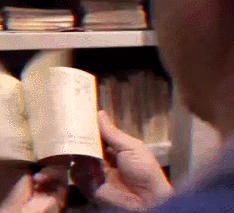 深圳男子花100万元收藏小人书！网友：每个大人心里都住着一个小孩