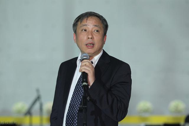 有钱人，为何偏爱收藏？里面暗藏什么赚钱逻辑？普通人如何赚钱？