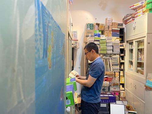 70后深圳大叔在淘宝打造“小人书王国”：收藏几千本，保留儿时集体回忆