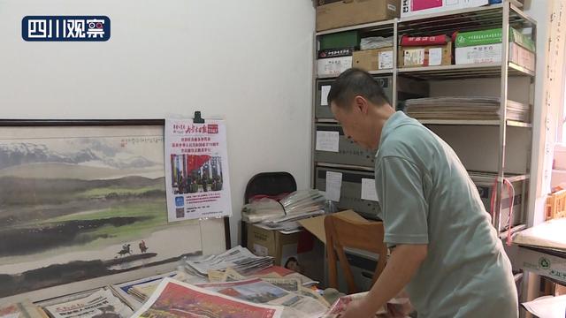 老人收藏3万份报纸 开国大典当天这张最珍贵