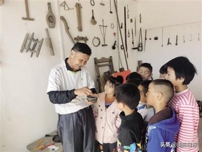 将乡愁浸润在收藏的“老物件”内：南阳小山村里，一位老人的“收藏情结”