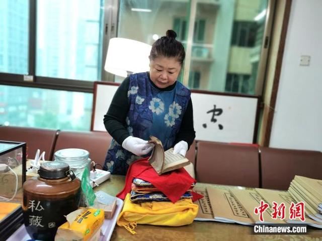 祖孙四代收藏3000多册家谱 助华侨华人找到祖源