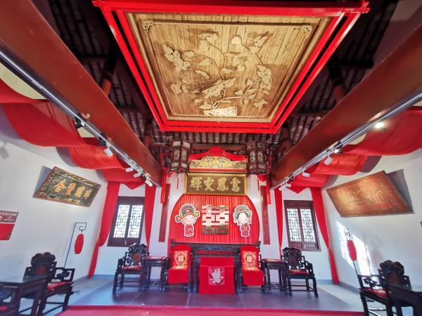 潜心收藏二十余年，他在崇明办了个“喜文化”展示馆