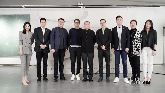 潮玩市场异军突起，关注现当代艺术板块宜早不宜迟